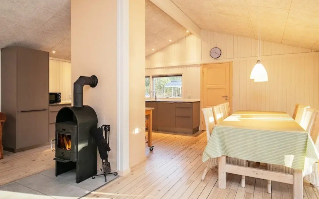 9 Person Holiday Home in Laeso