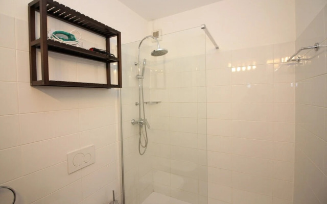 Santi Apartment Few Min From Lake
