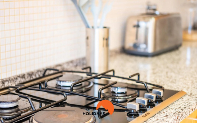 #076 Stunning and Modern Villa Near NewTown, Beach Pool