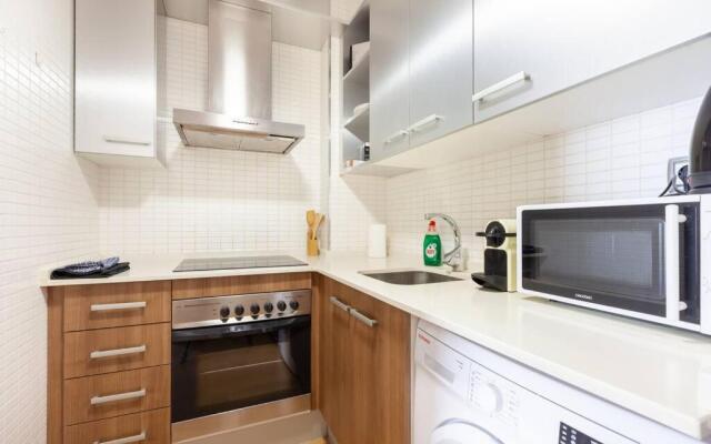Beautiful Apartment in Abat Street by Batuecas