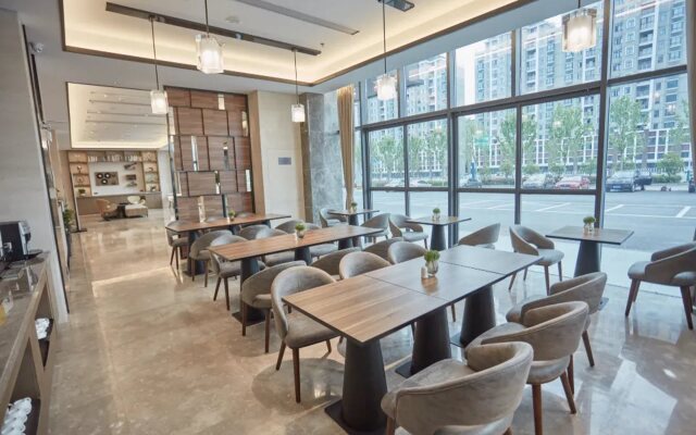 Homeinn Plus Hotel (Lujiang Neihuan North Road No.5 High School)