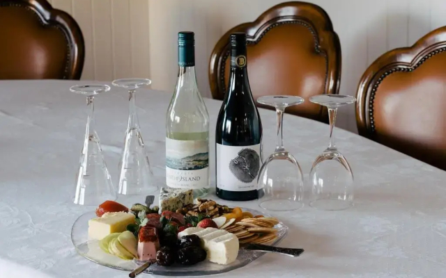 Noah's Stanley Luxury Bed and Breakfast