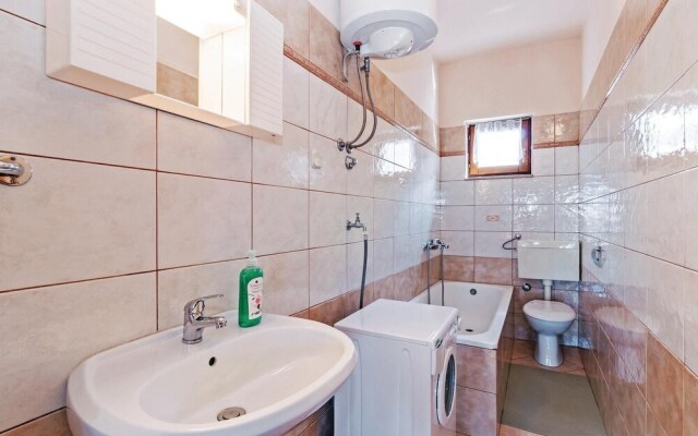 Stunning Apartment in Rovanjska With 3 Bedrooms and Wifi