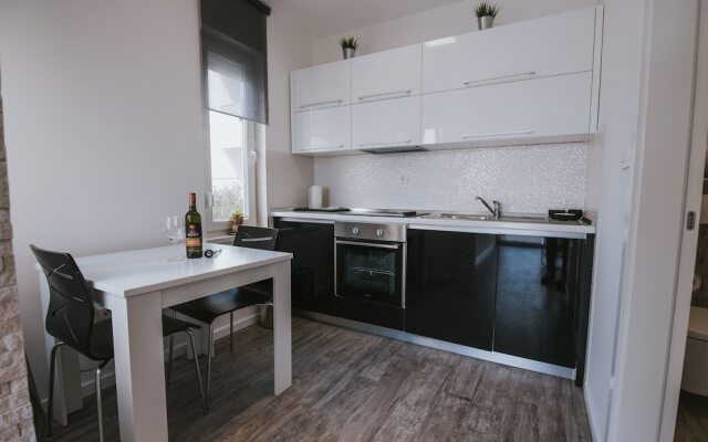 Apartments & Rooms Danivan Pool Villas B