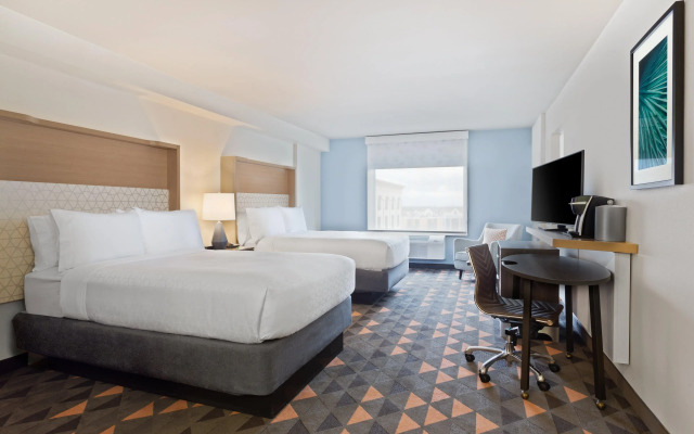 Holiday Inn & Suites Across From Universal Orlando by IHG