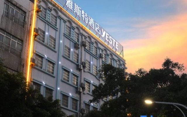 Yeste Hotel (Laibin North Station Yingbin Square)
