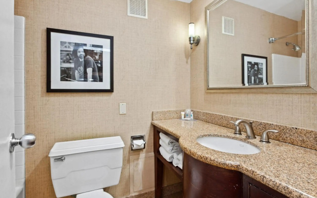 Comfort Inn & Suites Baltimore Inner Harbor