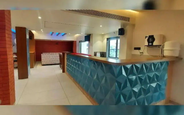 Hotel Red Chillee Restro