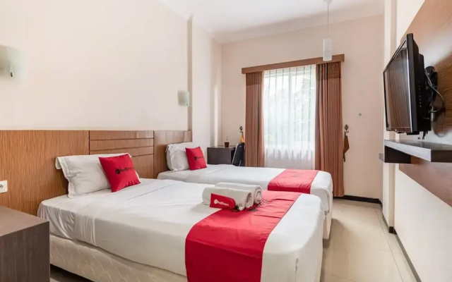 Hasanah Guesthouse by RedDoorz