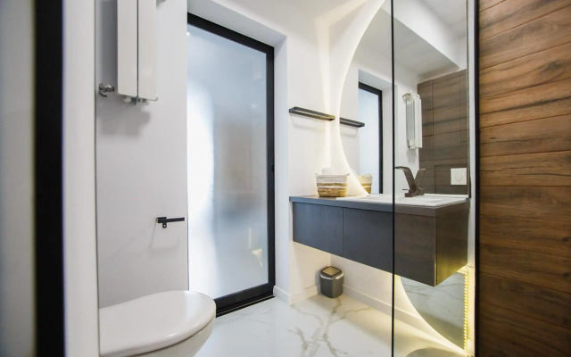 Monochrome Style Central Apartment