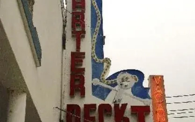 Quarterdeck Motel