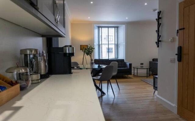 9 Argyle Square - Stylish 2 Bedroom Apartment