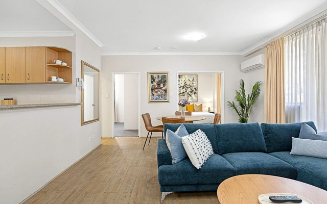 2bdr East Perth Getaway
