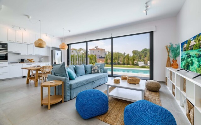 By The Beach - Blue Topaz Villa