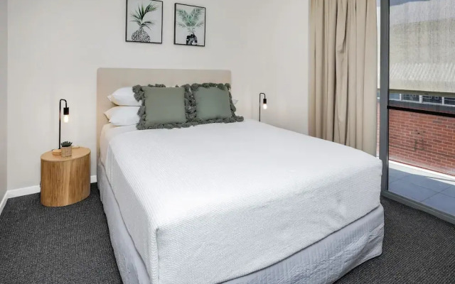 City Centre Apartment with Mountain View