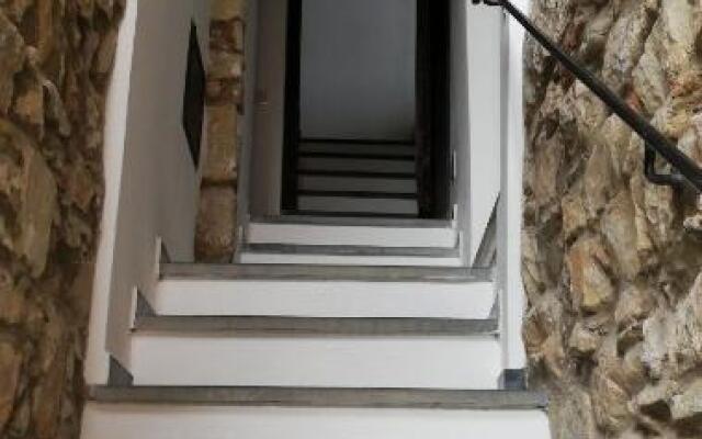 70 Via Vione