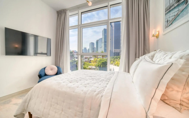 Banyan Tree - 210- DM