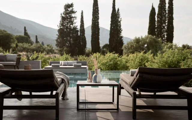 Yliessa - Luxury pool villa surrounded by nature