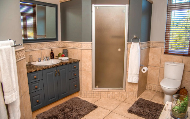 Pezula Magic Retreat - 4 Bedroom Lagoon View Home