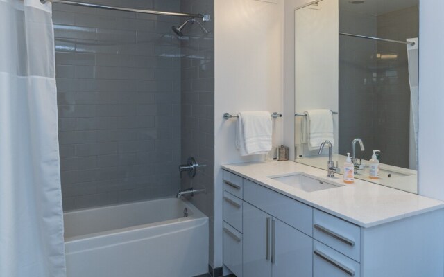 Luxury Apartment With Private Office & Terrace
