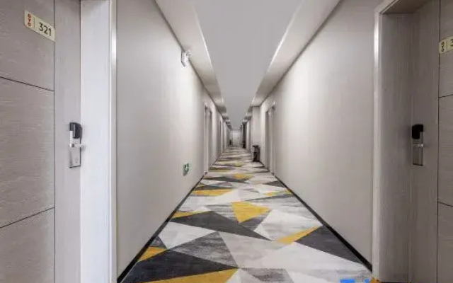 He Yi Plus Hotel (Zhuhai Shiren Wanda Plaza)