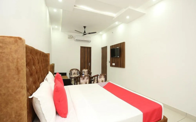 Oyo 35930 Tricity Hotel Premia