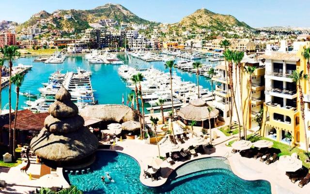 Astounding Studio Sleeps 4 With Unique Pool in Cabo