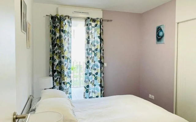 Antibes Old Center Charming Brand New Apartment