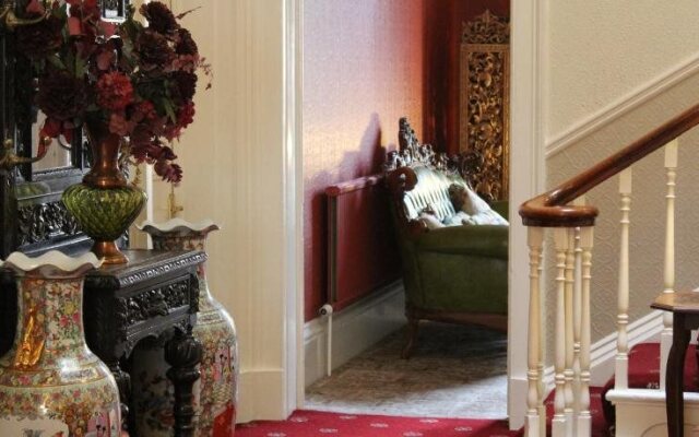 Alhambra Court Hotel