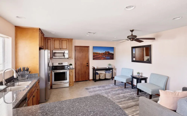 Luxe-paradise Palace-pool-spa-guest House & More!