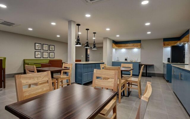 Country Inn & Suites by Radisson, Pierre, SD