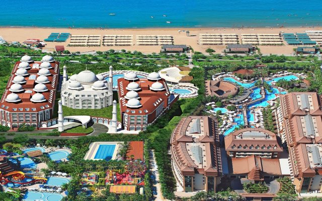 Royal Dragon Hotel – All Inclusive