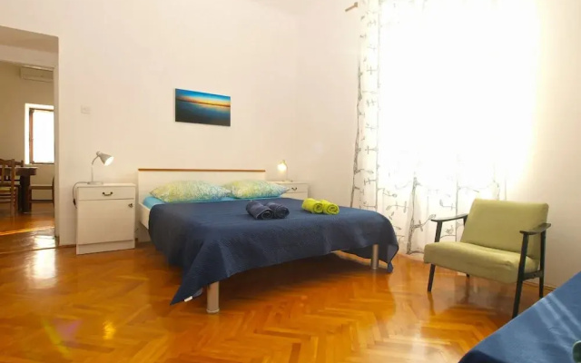 Apartment 792
