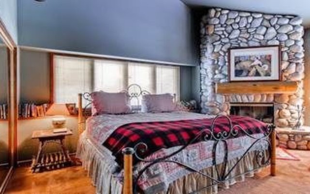 Summit Condominiums in Elkhorn by Alpine Lodging