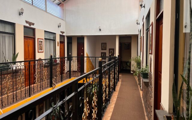 Hotel Amón Real