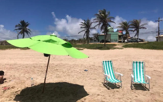 Linda casa frente mar pé na areia praia Flamengo