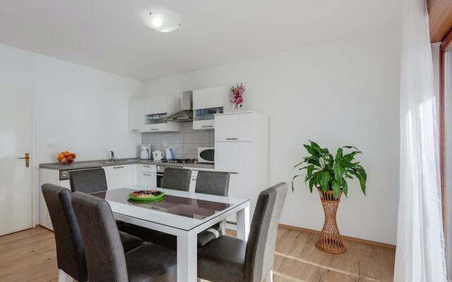 Spacious Holiday Home in Podstrana near Sea