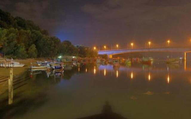 Riverbank 101 Dungun