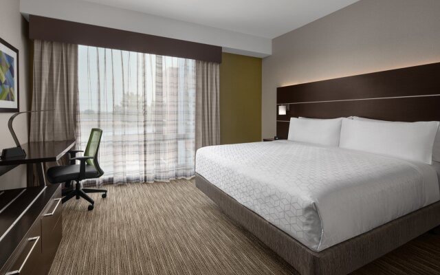 Holiday Inn Express And Suites Woodside Queens Nyc