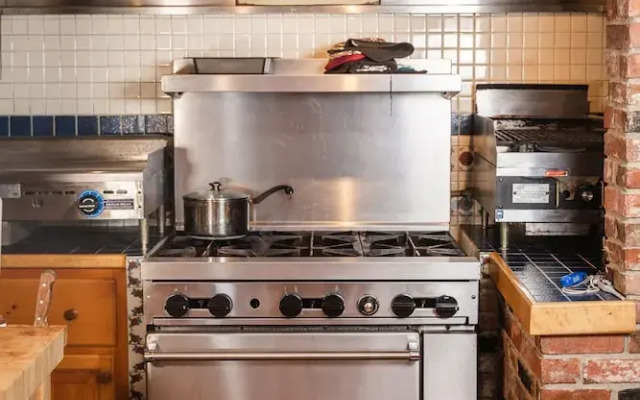 Spouter Inn Bed & Breakfast