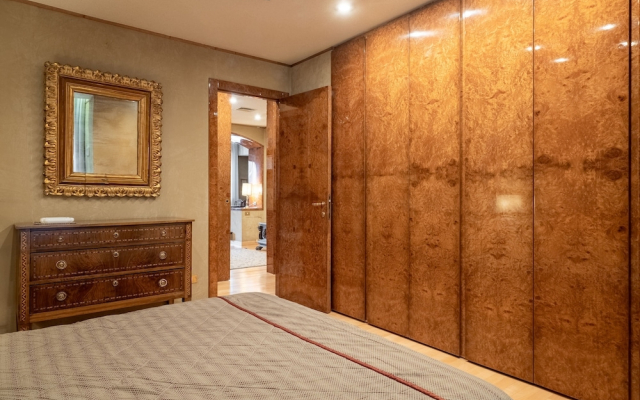 Elegant Flat in Milan's Heart