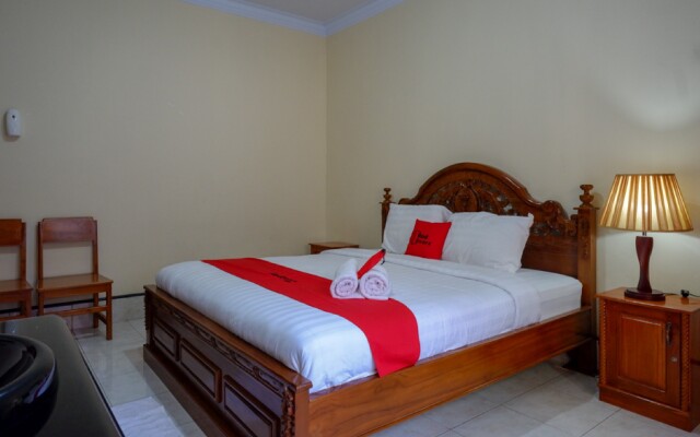 RedDoorz near Lakota Beach Tomia Wakatobi