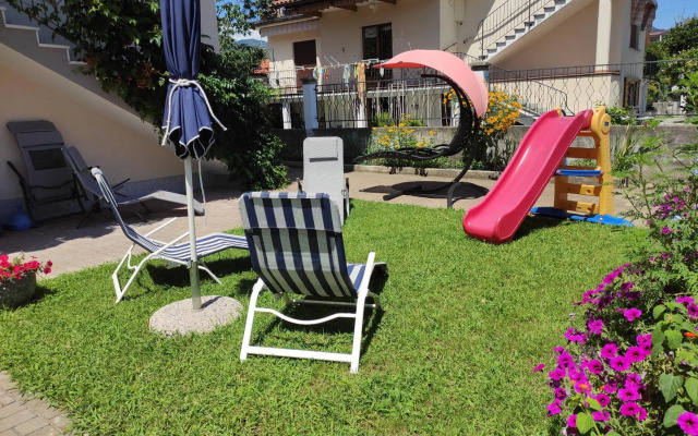 Il nido del merlo Parcheggio e giardino