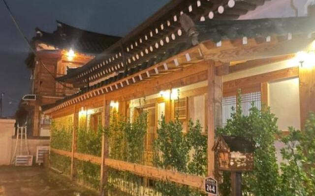 Adam Guesthouse