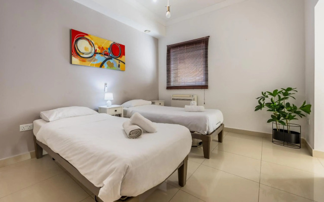 Hard to come by - modern & huge house in Sliema