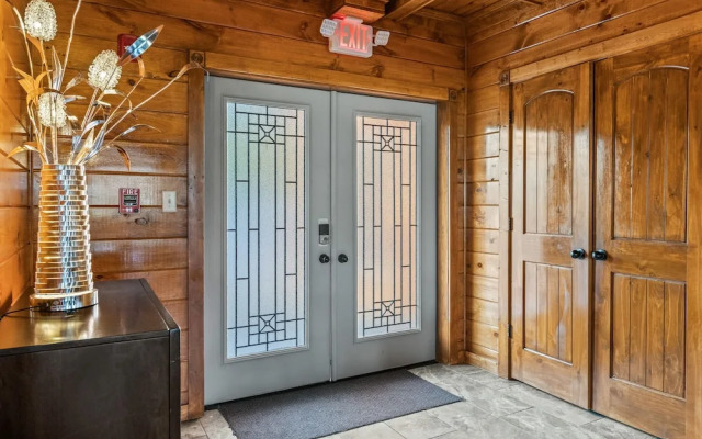 Breathtaking Views 10 Bedroom Cabin by Heavenly Views Resort