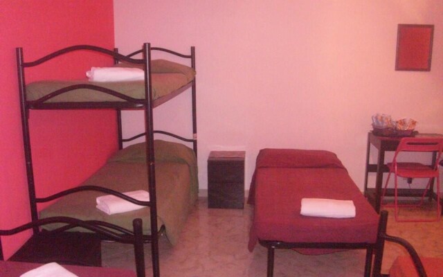 Bed in Art - Termini - Coliseum Apartments for Rent in Rome