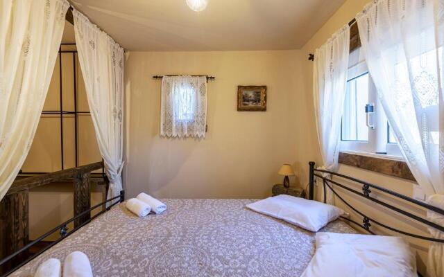 Selana House