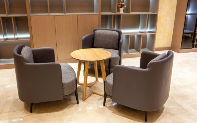 Starway Hotel Gongyi Wanyang Shopping Mall