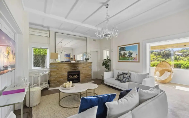 Poolside Stay - Close to Taronga Zoo & Luna Park